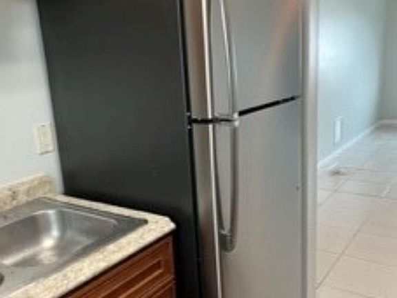 4th image of 129 N A St #1-6