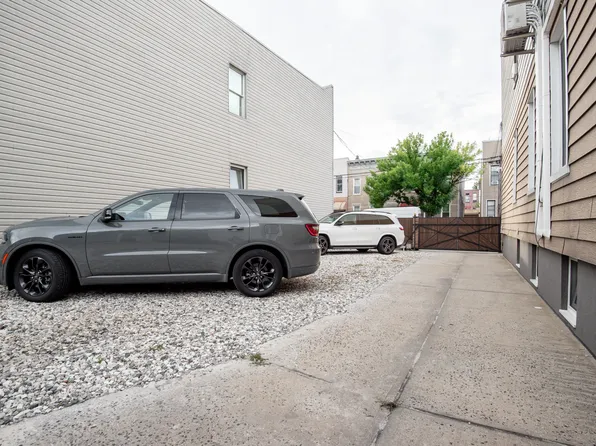 2020 Bleecker Street image 31 of 35