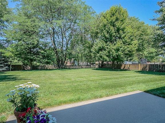 5th image of 700 NE Twin Brook Dr