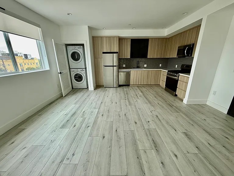 914 S Catalina St — Photo 1