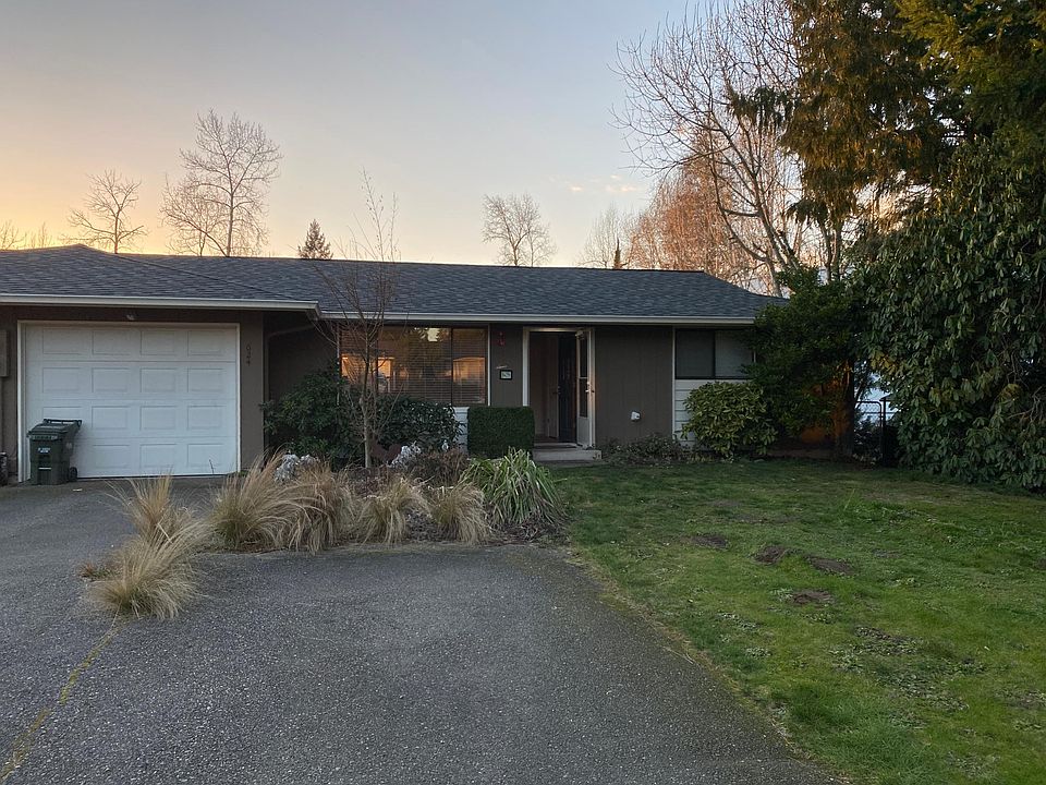1st image of 624 105th Ave E