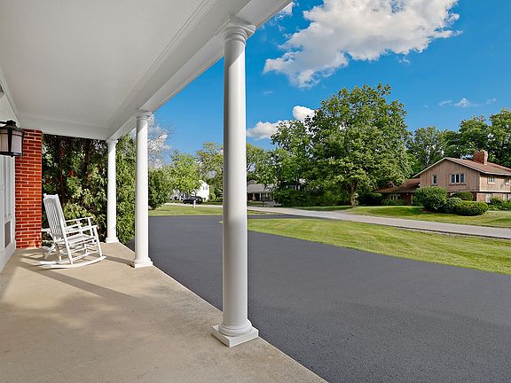 3rd image of 878 Saint Andrews Way