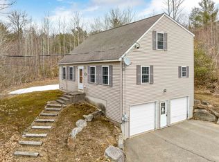11 Hollywood Beach Rd, Alton, NH 03809