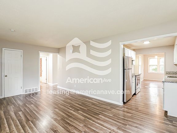 1645191_004_living_room_5.jpg