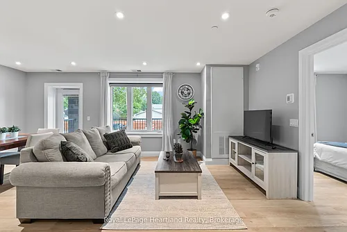 187 Victoria St W Photo 1