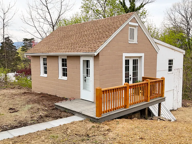 6373 Lincoln Way W — Photo 1