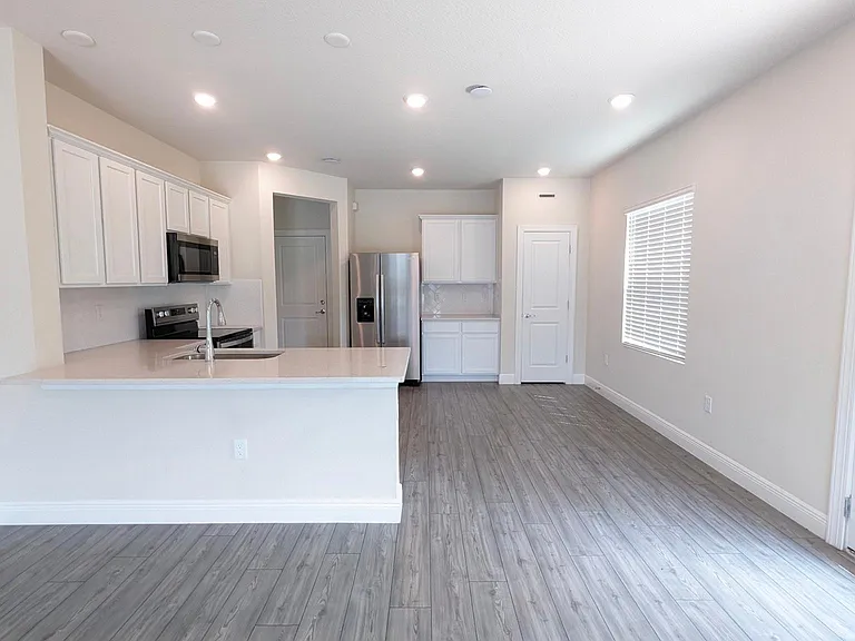 4540 Sparkling Shell Ave — Photo 6