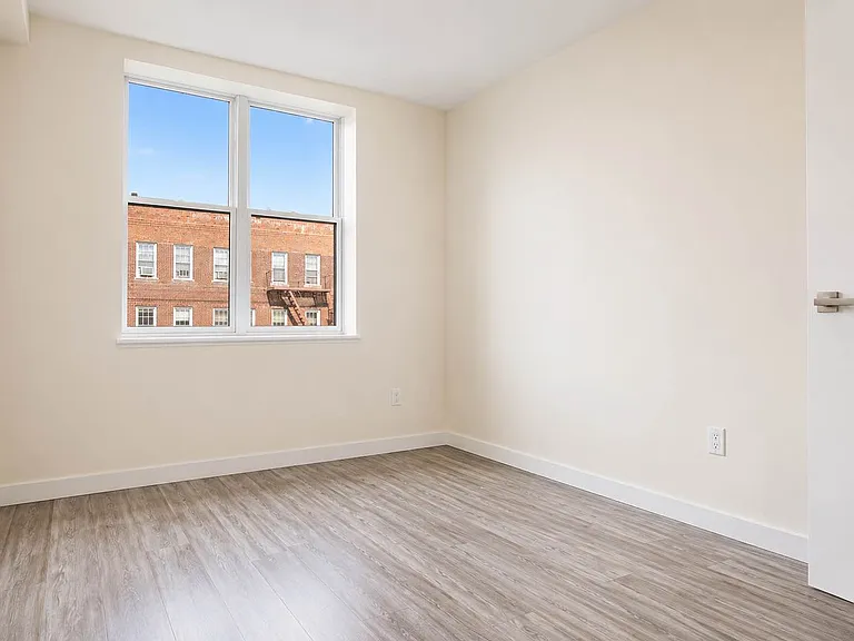 596 E 19th St #5B — Photo 3
