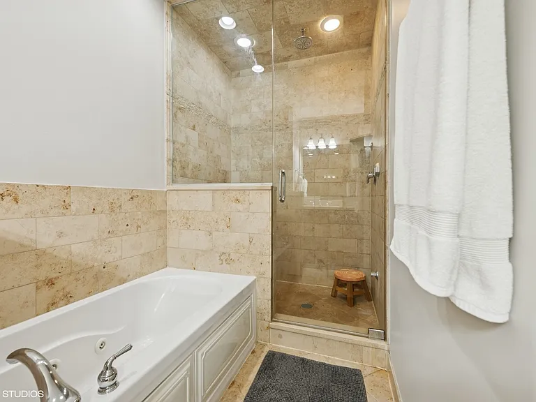 2243 W Irving Park Rd #2W — Photo 11