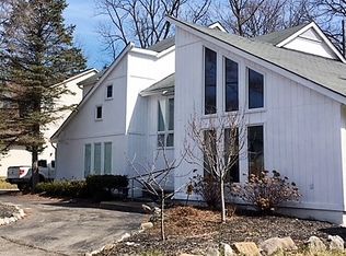 3949 Clubview Ave, West Bloomfield, MI