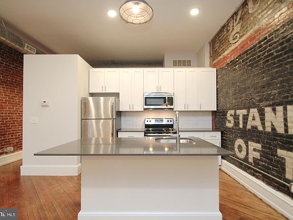3rd image of 3138 Richmond St