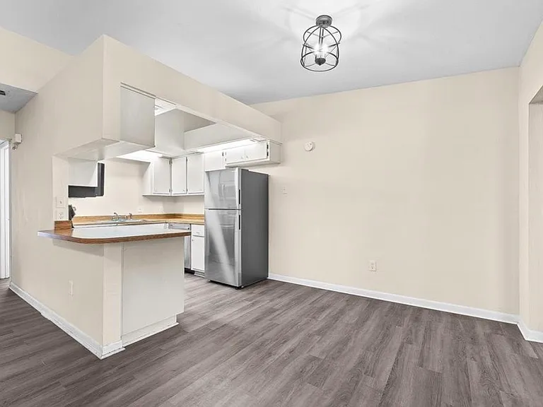 4405 SW 67th Ter — Photo 1