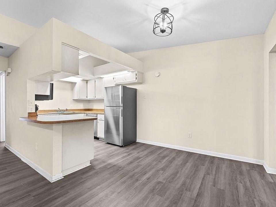1st image of 4405 SW 67th Ter