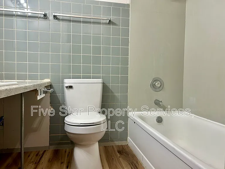 1025 S 5th St — Photo 10