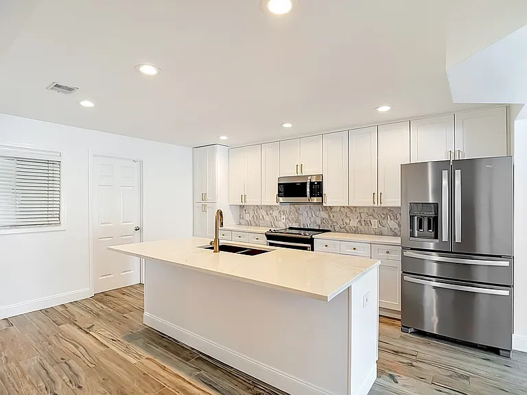 8733 Bay Pointe Dr — Photo 11