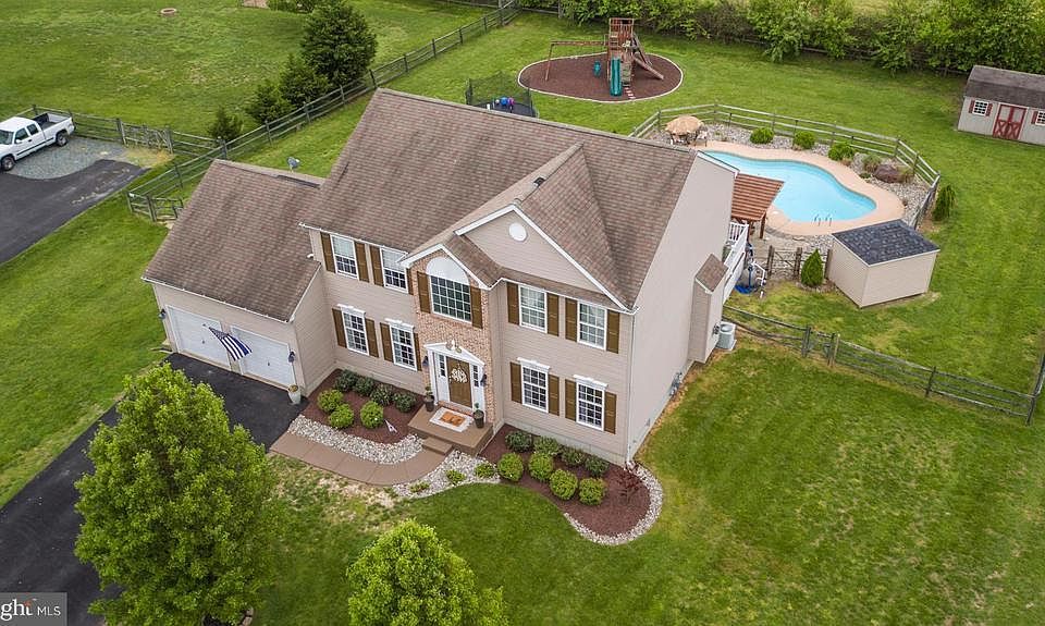 1st image of 215 Olivine Cir