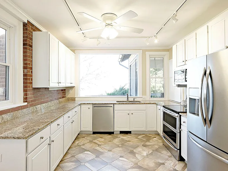 4577 Stony Point Rd — Photo 9