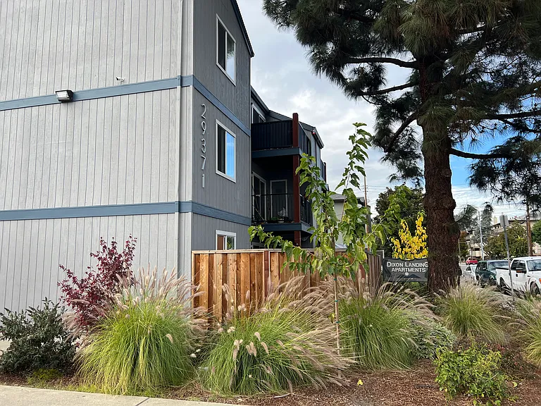 Dixon Landing Apartments — Photo 17