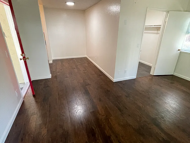 Sierra Vista Apartments — Photo 21