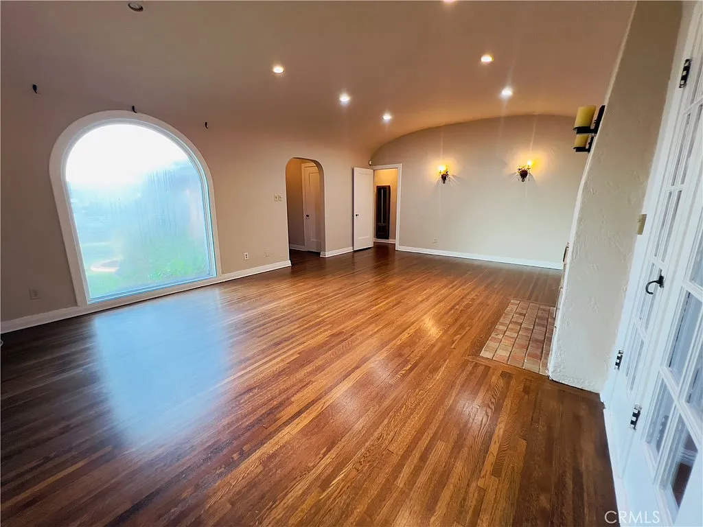 3 bed, 1584 sqft, $4,000 — Photo 4