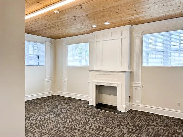 421 University Ave — Photo 13