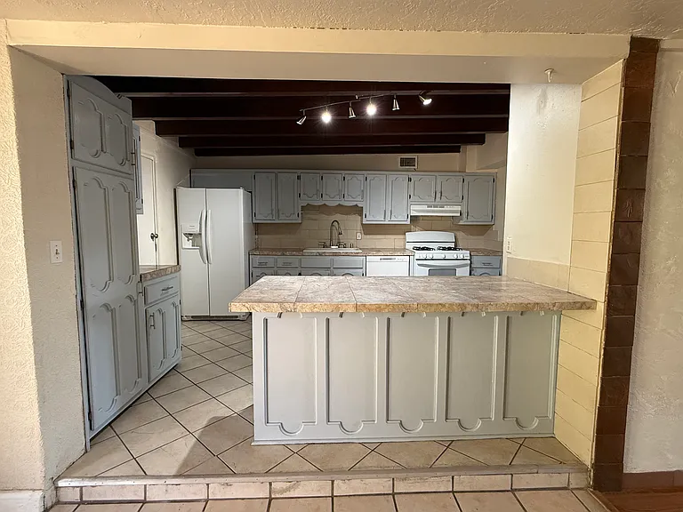 2834 Montclaire Dr NE — Photo 4