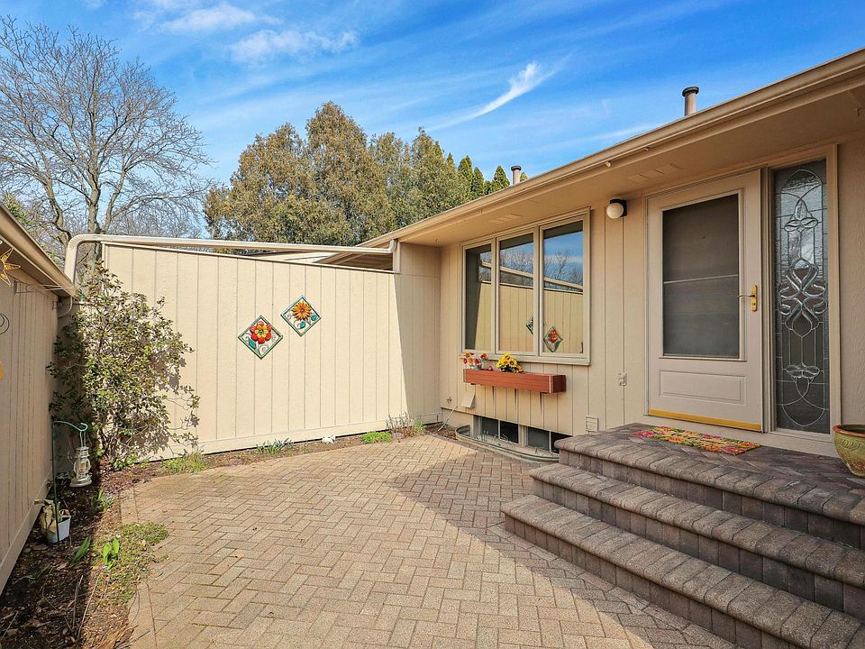 1st image of 1512 Black Oaks Pl N