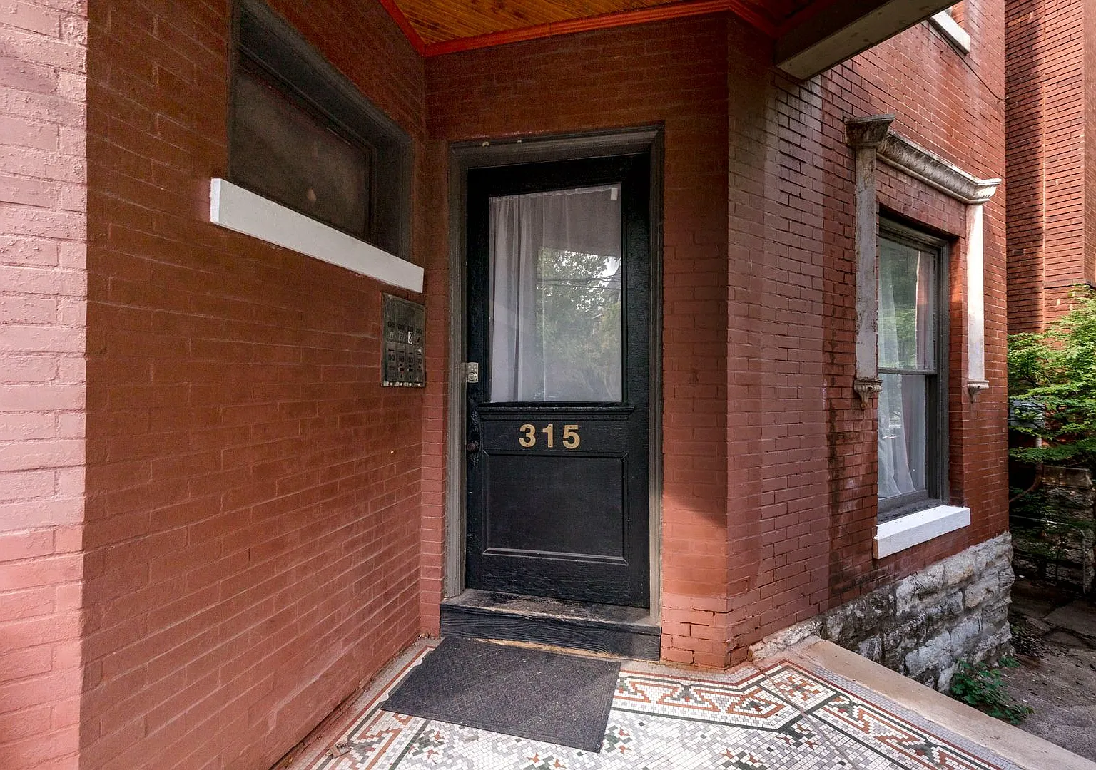 315 W Lee St — Photo 4