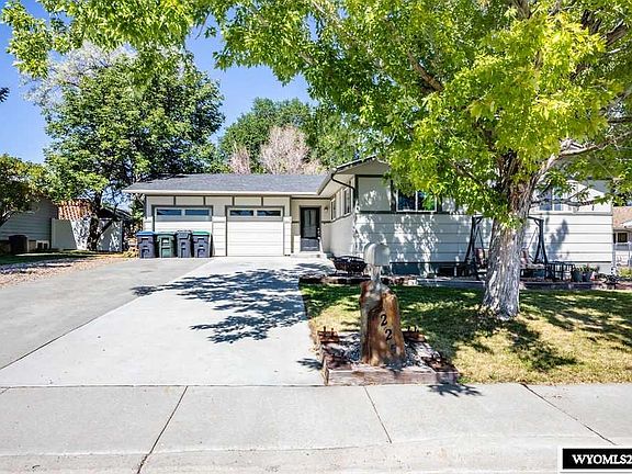3rd image of 225 Greasewood St