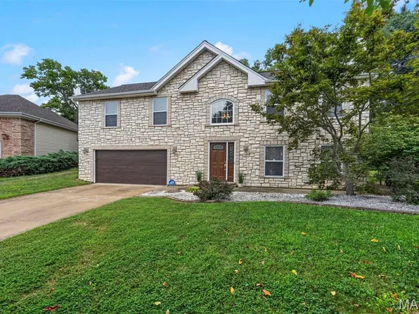 3950 White Rose Ln, Saint Charles, MO 63304