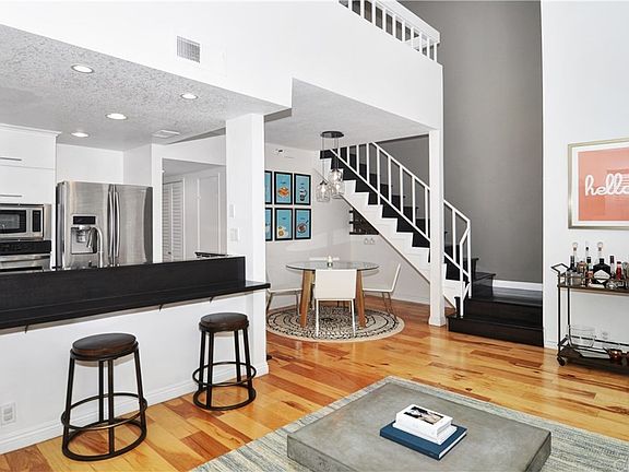 2nd image of 730 W 4th St Unit 401