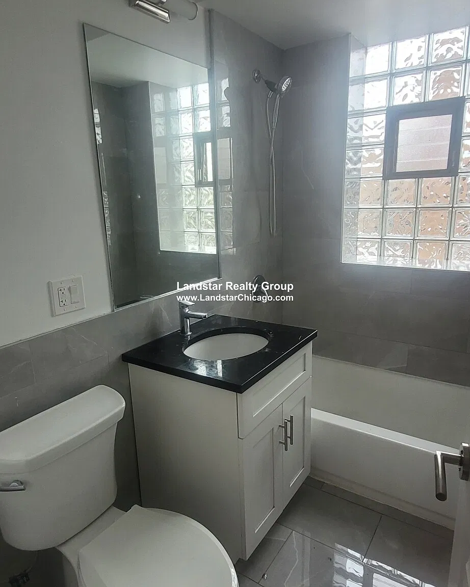 2 bed, 1.0 bath, 1050 sqft, $1,950 — Photo 3