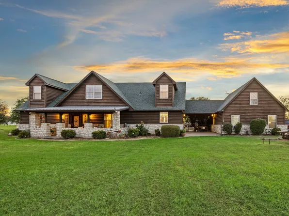 1900 Teller Bell Ct, Granbury, TX 76049