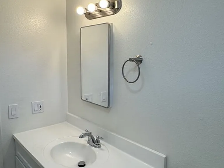1155 Evans Dr — Photo 14