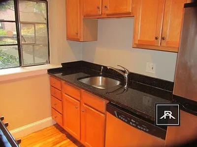 95 Strathmore Rd #1 — Photo 11