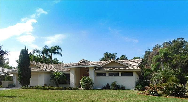 1st image of 217 Woodland Dr