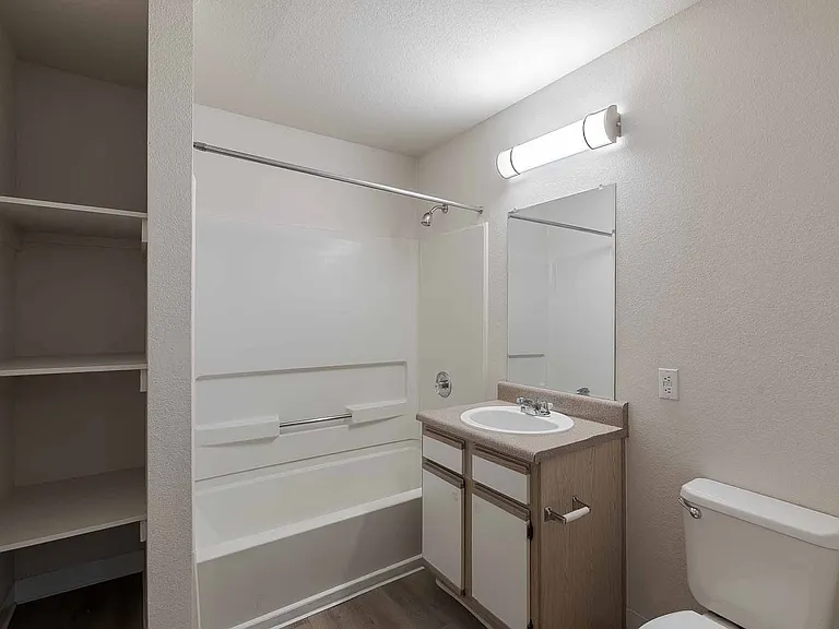 West Park Apartments — Photo 33