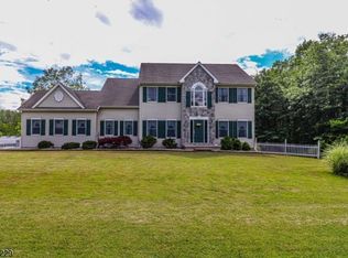 48 Muddy Run Rd, Frenchtown, NJ 08825