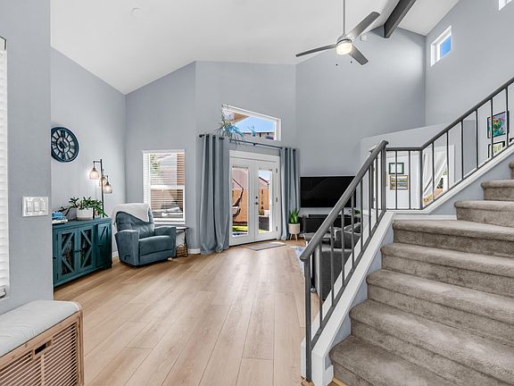 4th image of 1045 E SUNBURST Lane