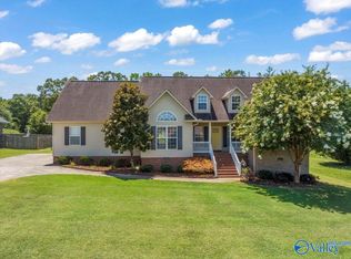 231 Berkshire Ln, Albertville, AL 35950