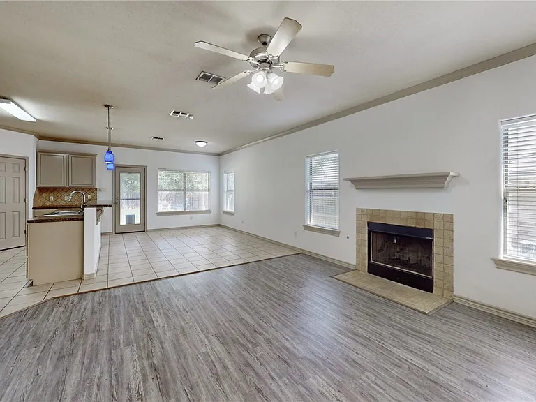 2212 Brougham Pl — Photo 3