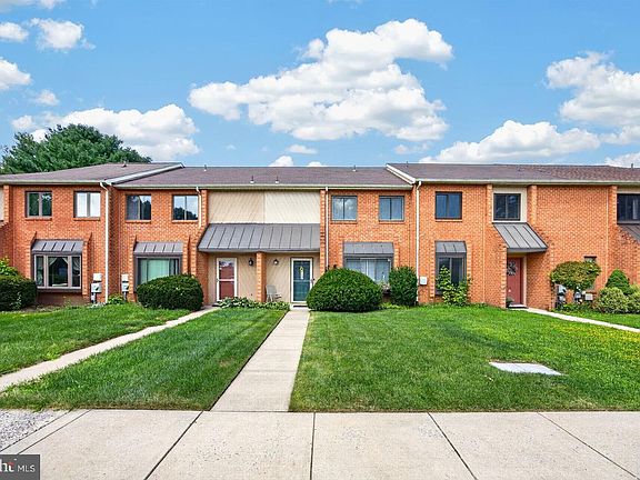 2nd image of 133 Caernarvon Ct