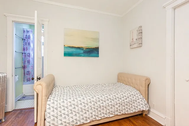 4174 N Clarendon Ave — Photo 10