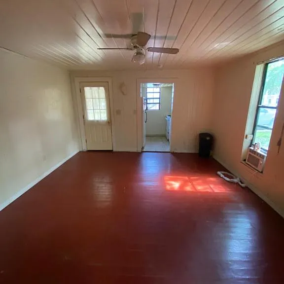 20805 Chestnut St — Photo 3