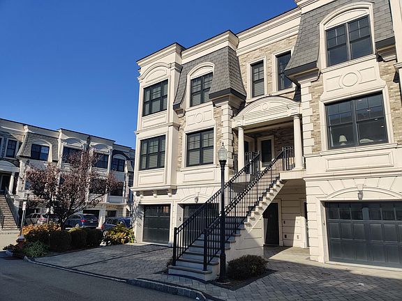 2nd image of 12 Marquis Ct #12