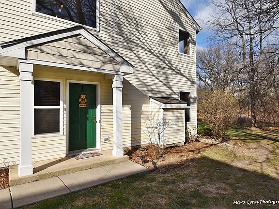2nd image of 2270 Woodside Dr