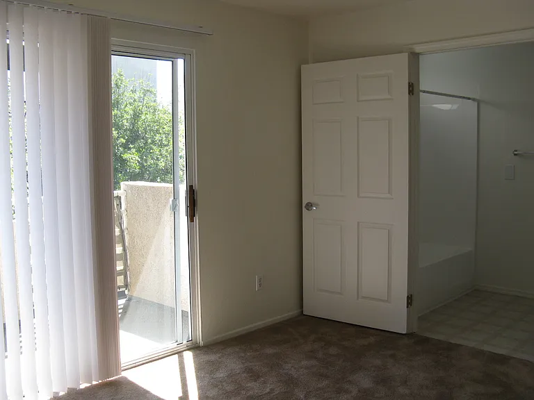 Elm Terrace Apartments — Photo 45