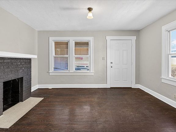 3rd image of 1011 N Lasalle St