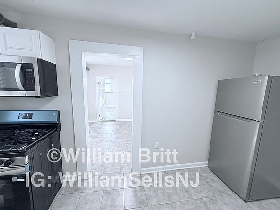 3rd image of 9 Bentley Ave #17B