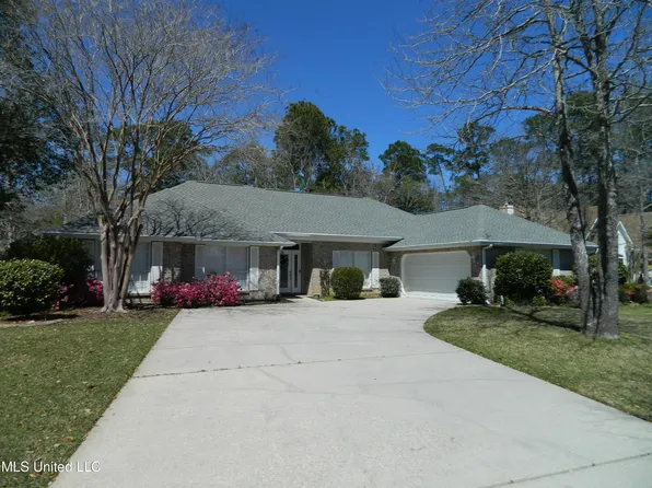 56115 Diamondhead Dr E, Diamondhead, MS 39525